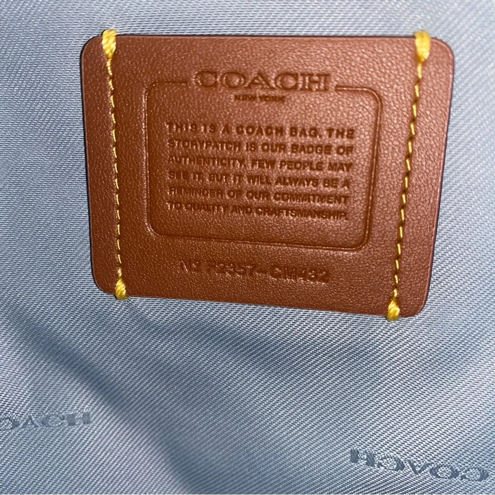 Coach 🩶 leather pouch New